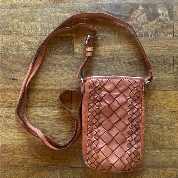 Marta Ponti Handbags - MARTA PONTI Made In Portugal Leather Phone Crossbody With Woven Detail